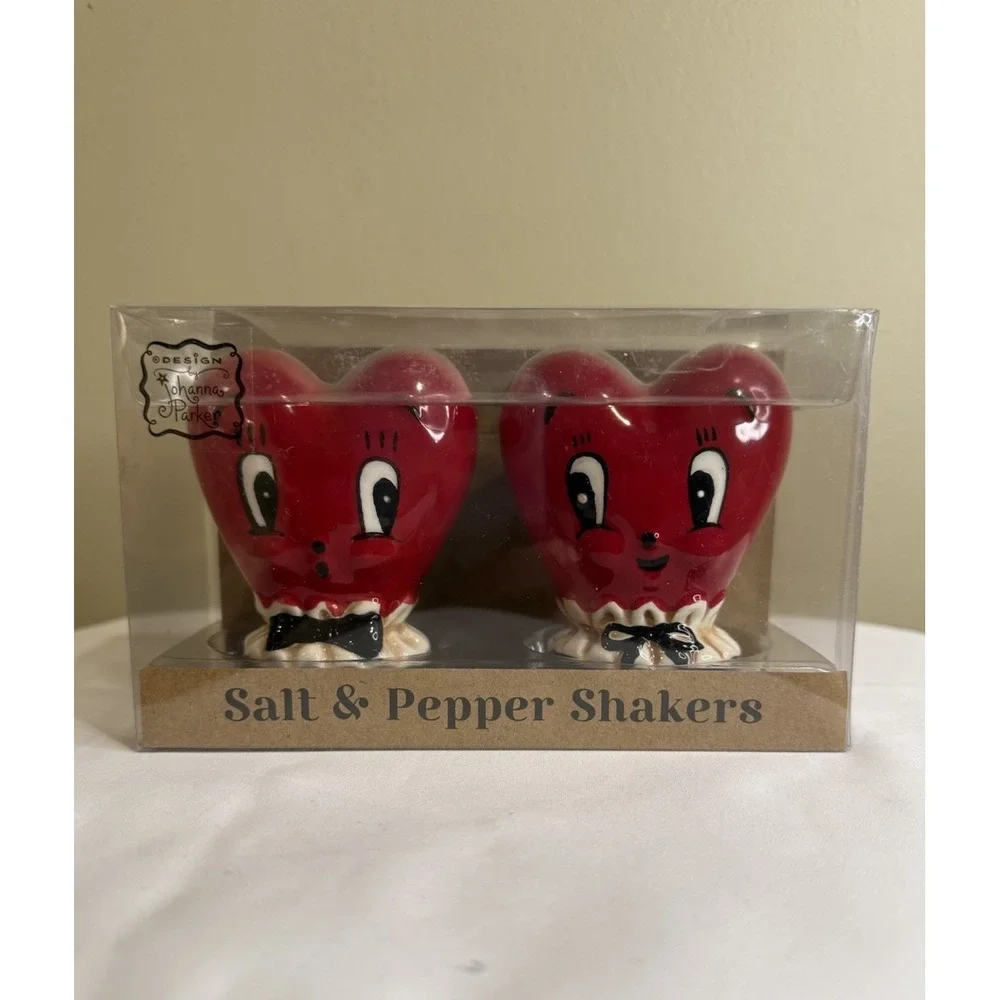 New Johanna Parker Valentine Hearts Salt & Pepper Shaker Set Red‎ Love Romance
